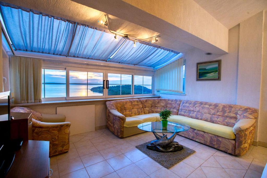 Apartmani Fuza Rab Супетарска-Драга Экстерьер фото